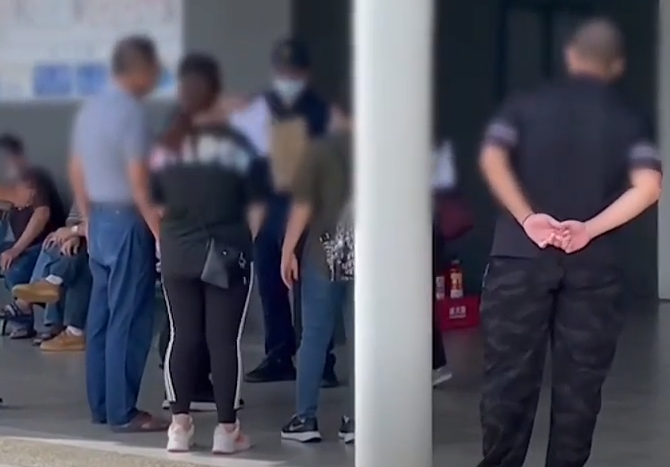 ▼死亡騎士的家屬不敢置信。（圖／東森新聞）