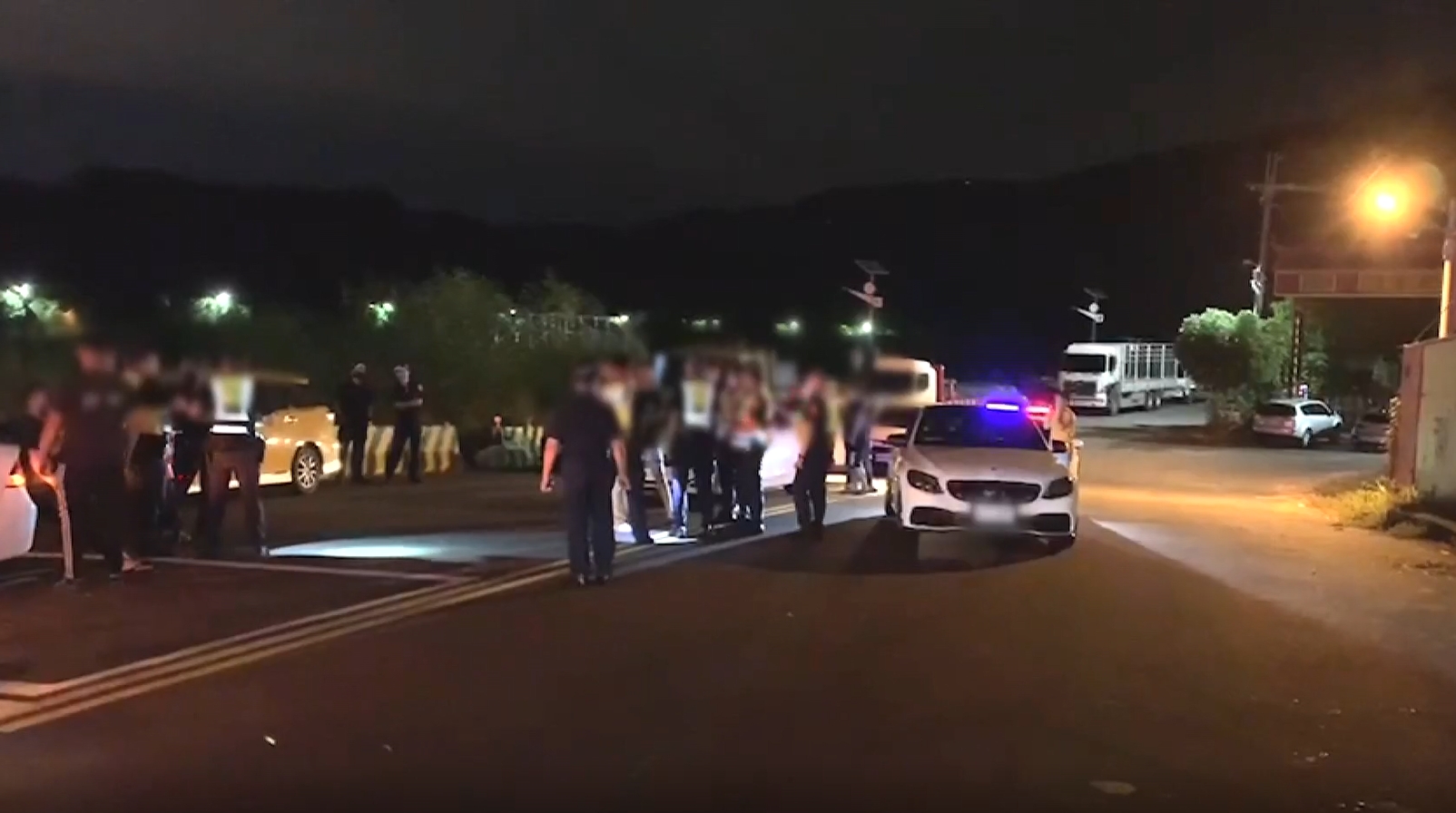 ▼台中一名男子被多名惡煞攻擊，起因為積欠10萬元債務。（圖／東森新聞）