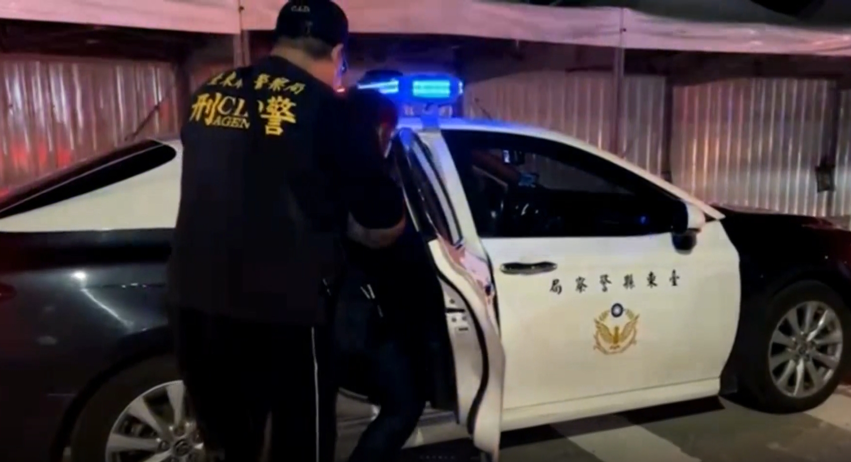 ▼當地居民不滿警察只逮捕6人，而且其中5人都是蘭嶼人。（圖／東森新聞）