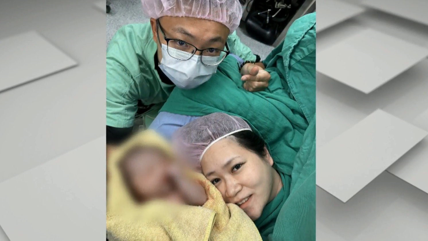 ▼嬰兒剛出生，一家人先來一張合照。（圖／東森新聞）