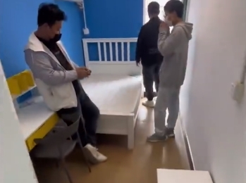 ▼大陸3名男子一起跟著仲介看房。（圖／翻攝自水木视讯微博）