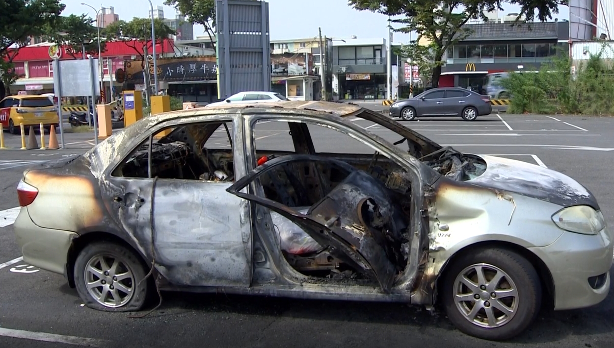 ▼車輛被燒到不成原樣。（圖／東森新聞）