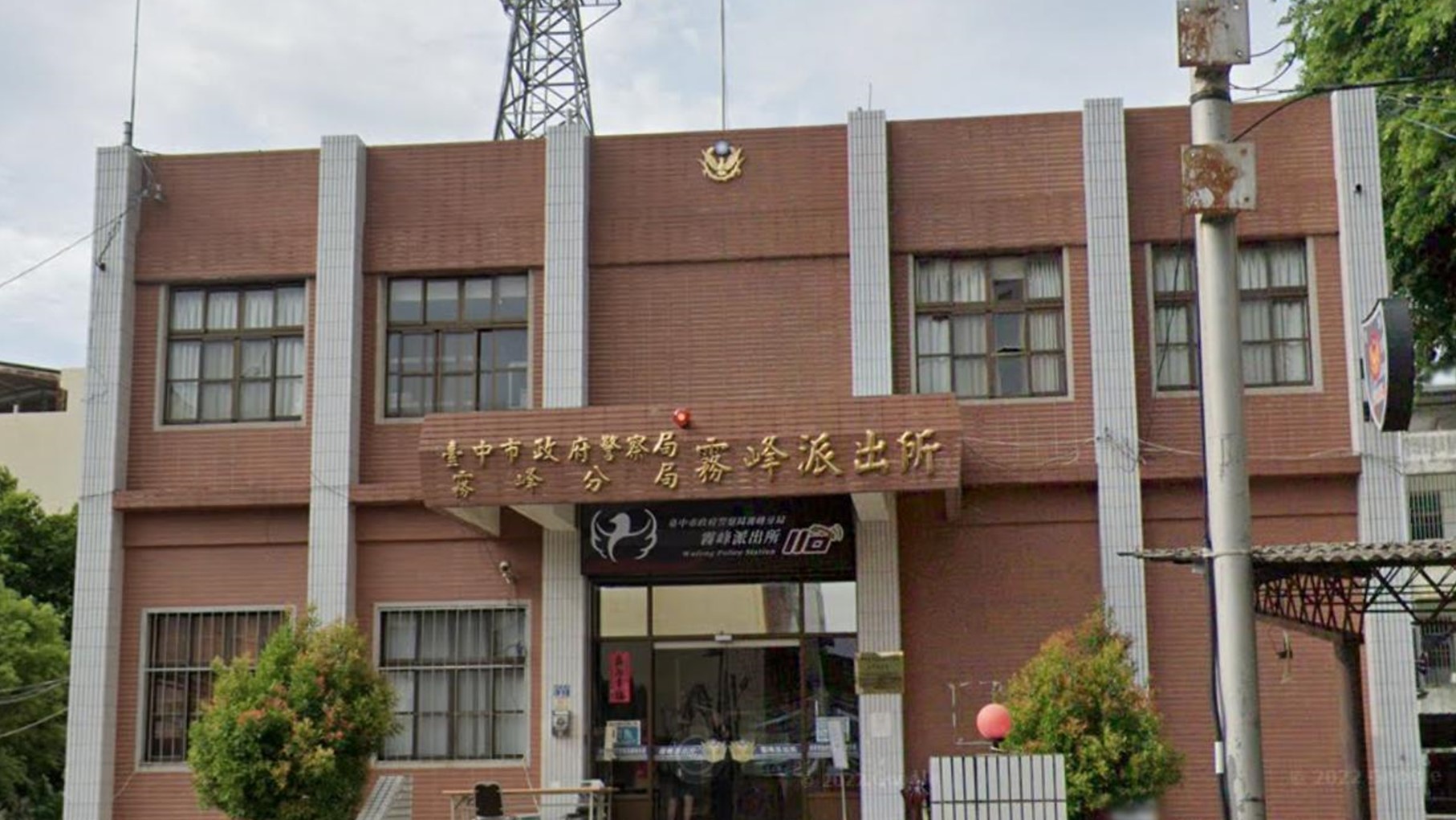 ▼霧峰警分局表示，垃圾車要右轉時與右側機車發生擦撞。（圖／翻攝自Google 街景圖）