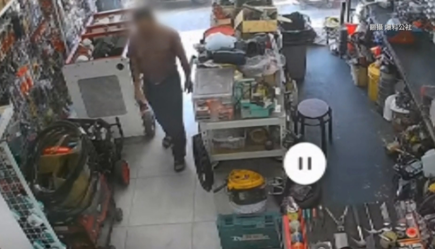 ▼男子一走進五金行就詢問抽水馬達的價錢。（圖／翻攝自爆料公社）