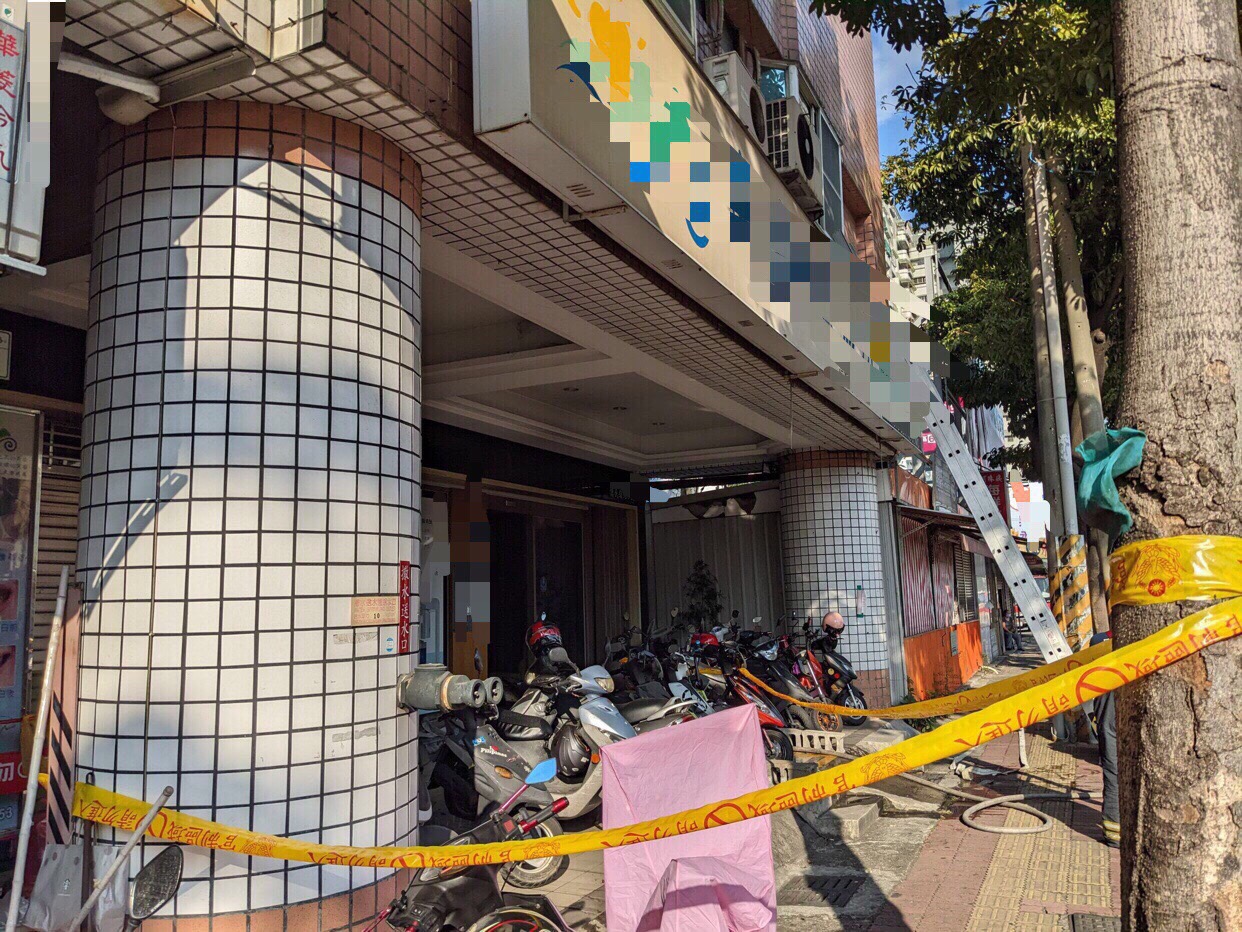 ▼高雄某牙醫診所今日爆發火警。（圖／東森新聞）