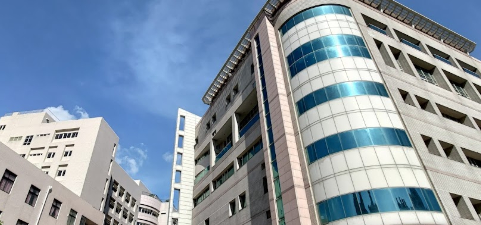 ▼黃男被送往高雄榮總檢查。（圖／翻攝自Google地圖）