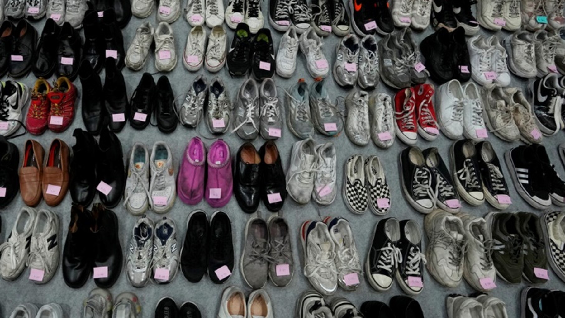 ▼開放家屬認領失物。（圖／AP NEWSROOM）