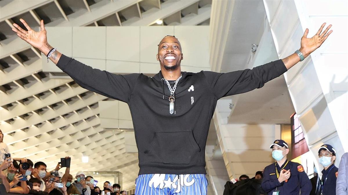 魔獸降臨台灣 霍華德見接機球迷嗨喊「我是超人」