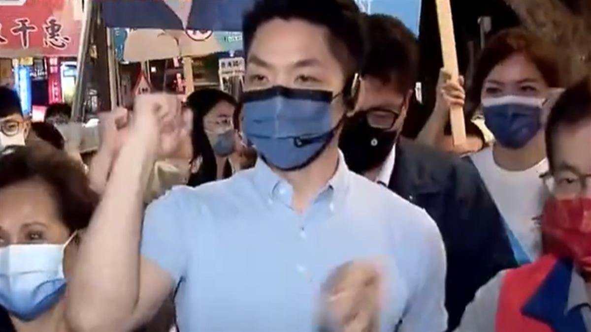 搶逛夜市！陳赴饒河青年搶拍 蔣抵景美被高喊凍蒜