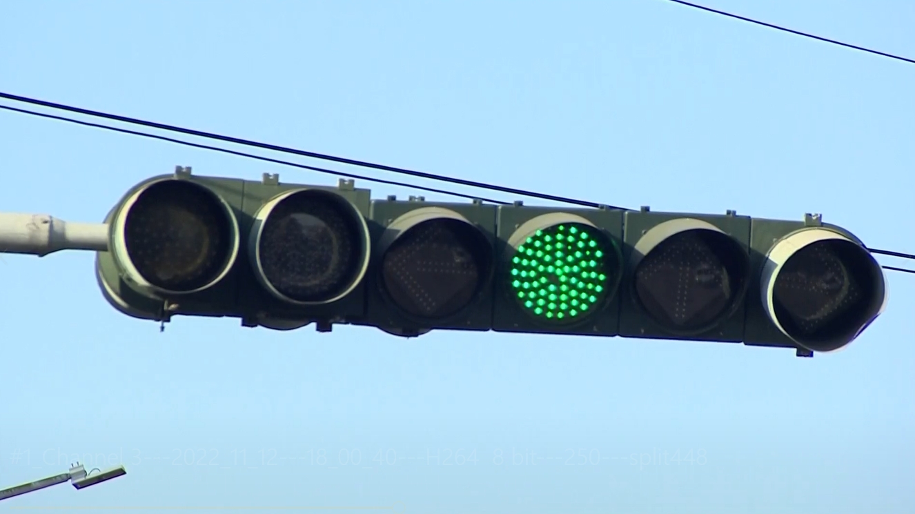 ▼當地民眾提到，紅綠燈號誌在11日晚間就已經壞了。（圖／東森新聞）