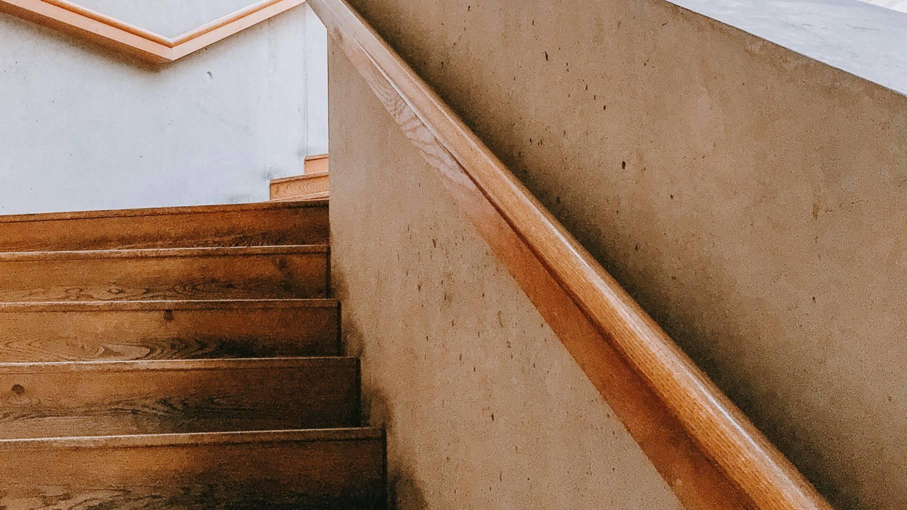 ▼爆料指出，普丁在11月30日在自家樓梯中跌倒。（示意圖／翻攝自pexels）