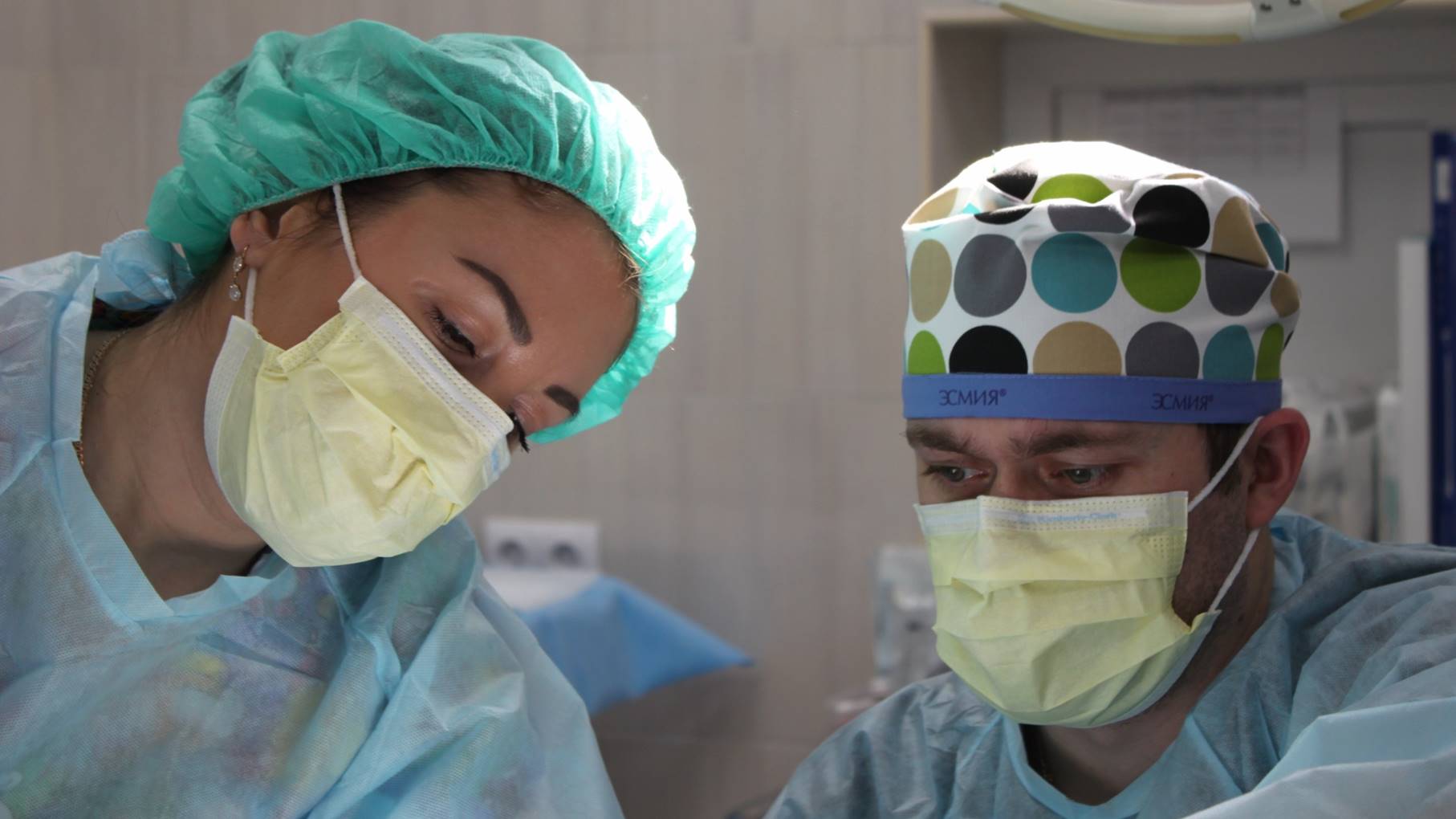 ▼醫師即時趕到現場後，普丁先到廁所清理才讓醫師進行檢查。（示意圖／翻攝自pexels）