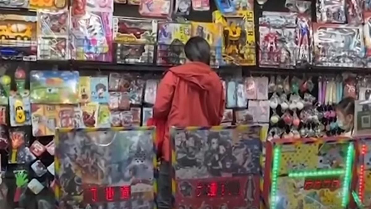 獨／夜市生態？！遊戲攤獎項標示不清 民眾：容易誤導