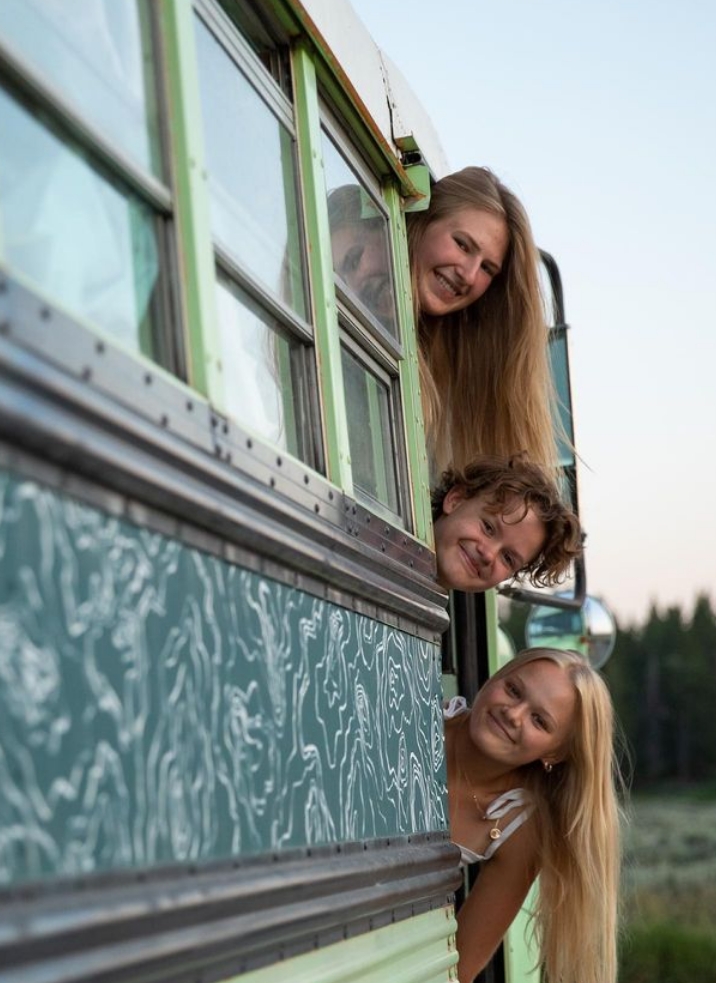 ▼3人希望可以把故事翻拍成電影。（圖／翻攝自fine__crew IG）