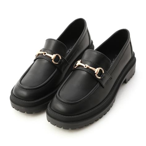 D+AF「鬆糕底馬銜釦樂福鞋」萬年不敗經典款，一年四季都好搭配，是女孩搭配入門首選