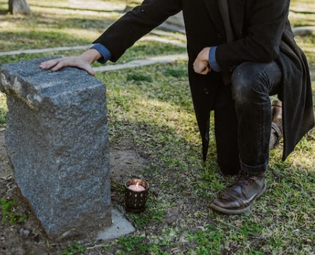 ▼阿嬤希望在她離世後能夠有人去祭拜她。(示意圖/翻攝自pexels)