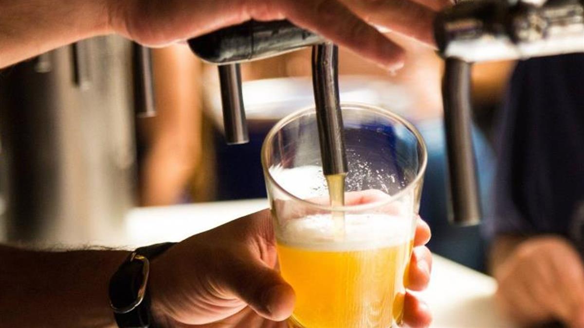 喝1罐啤酒「大腦加速老化2年」 醫曝紅酒好處是假的