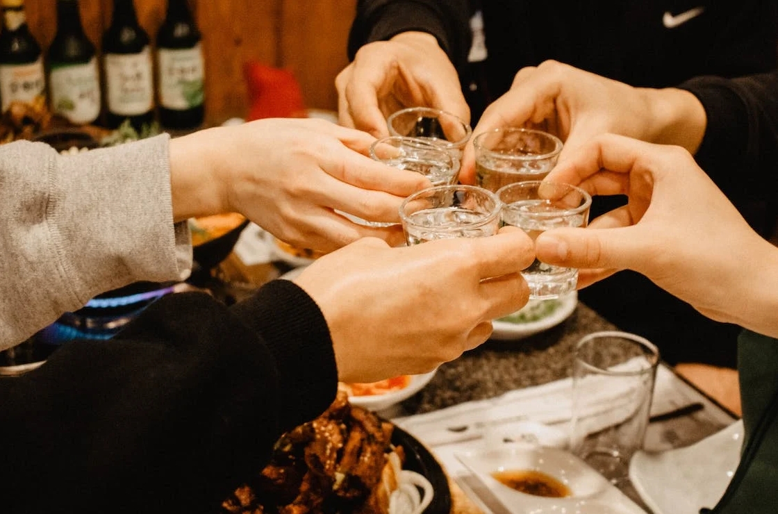 ▼使用大量酒精會造成神經細胞的退化。(示意圖/pexels)