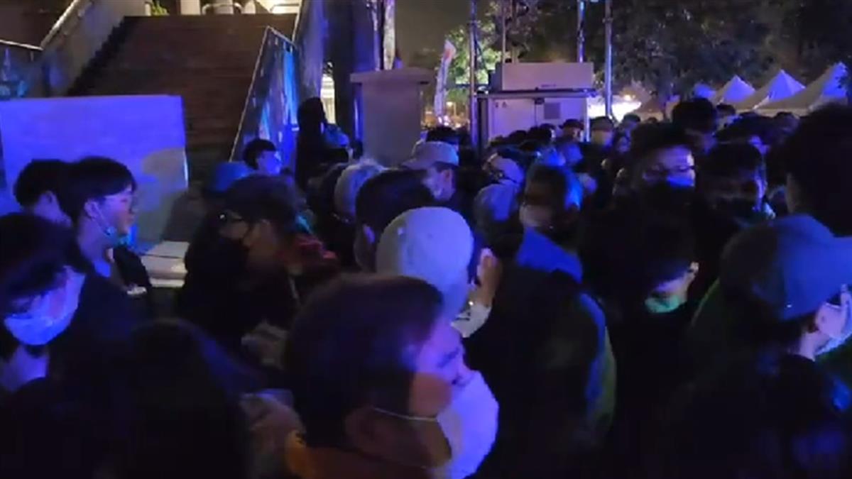 ▼不少人約朋友一起去看跨年演唱會。（圖／東森新聞）