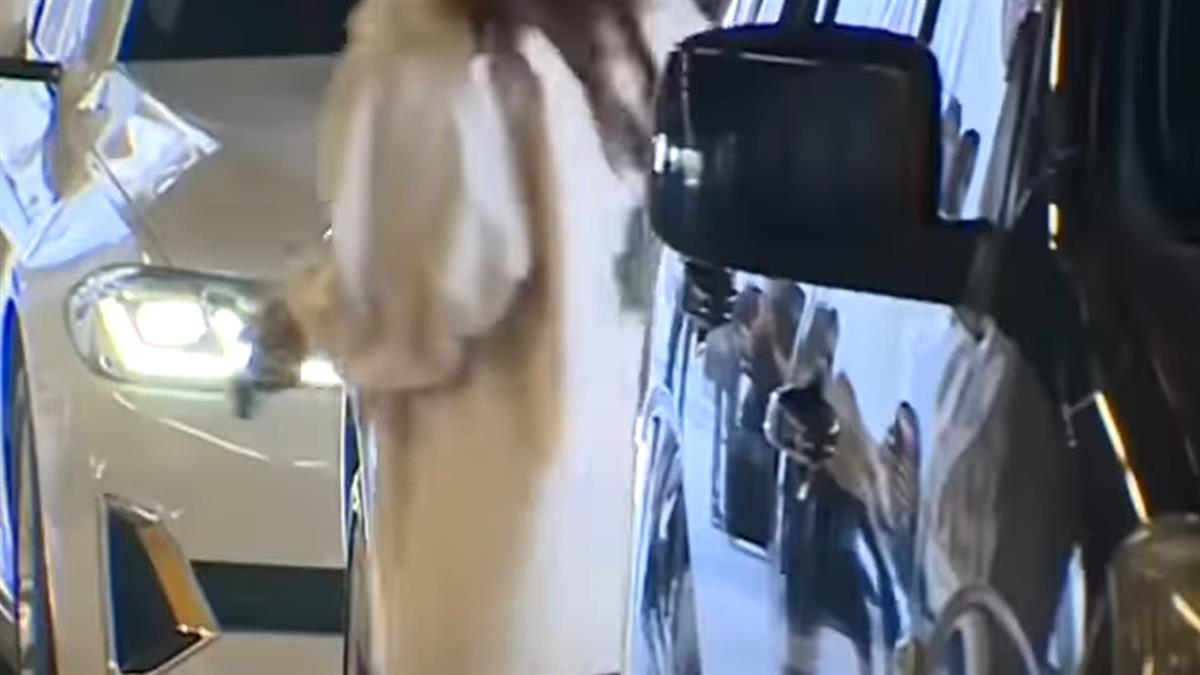 獨／跨年好天氣 台中高鐵站塞爆人潮車潮