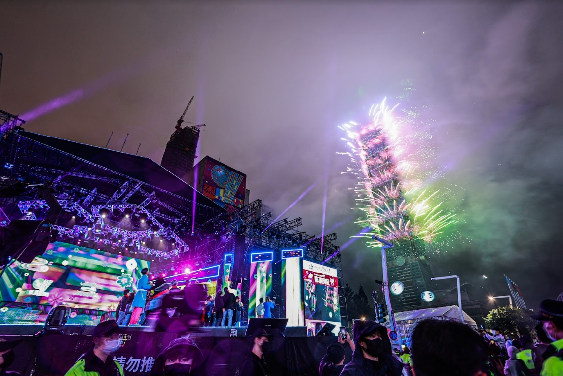 ▼在101下方才能看得比較清楚。（圖／臺北市政府觀光傳播局提供）