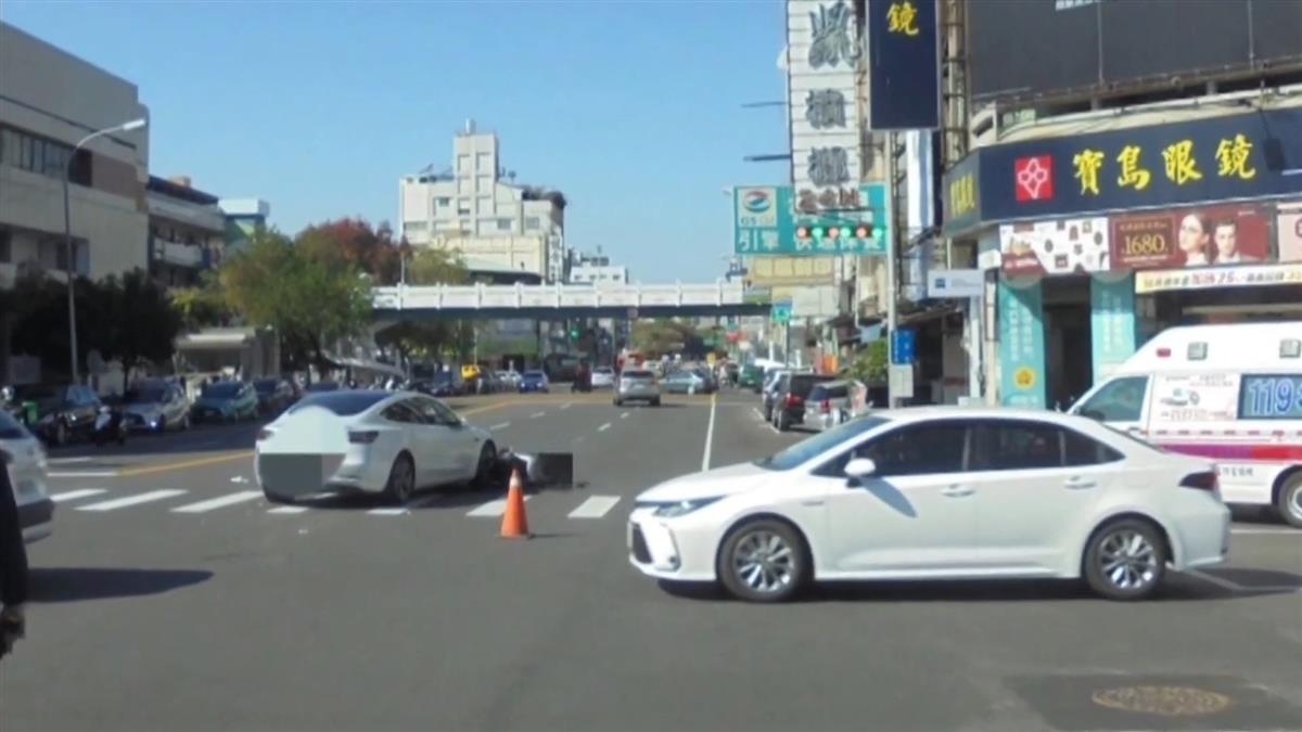 獨／特斯拉闖紅燈撞外送員 沒煞車往前拖