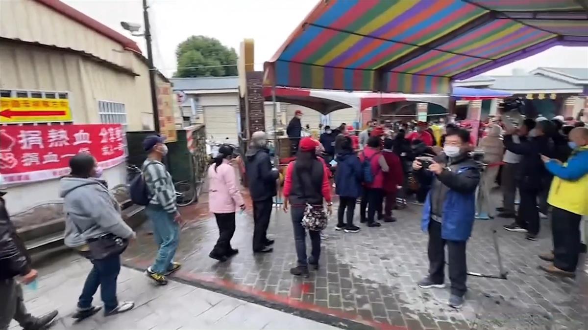 紫南宮兔年錢母+ 限量金雞蛋 10萬人次擠爆排翻