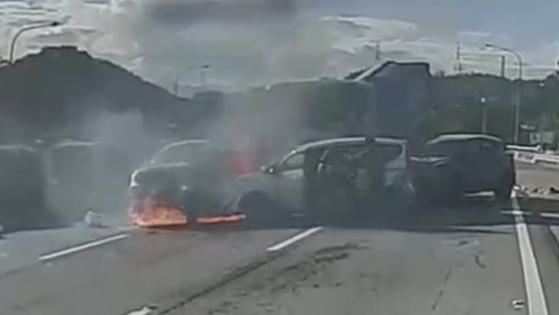 ▼今日上午國道3號驚傳火燒車事故。（圖／秦先生提供）