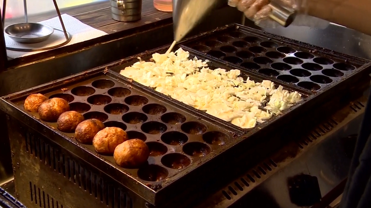 ▼物價飛漲，連平民小吃章魚燒也漲。（圖／東森新聞）