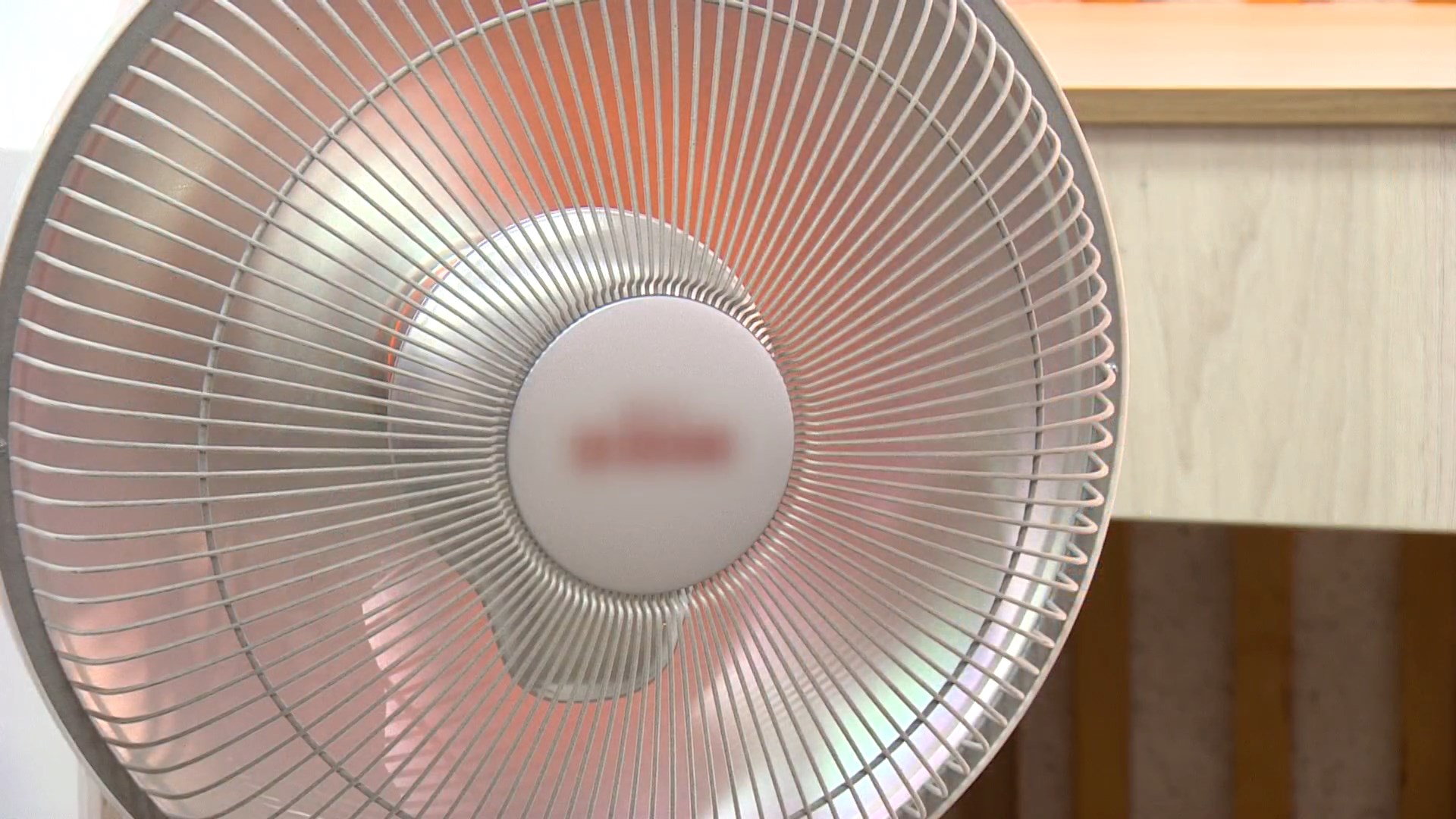 ▼電暖器非常耗電。（圖／東森新聞）