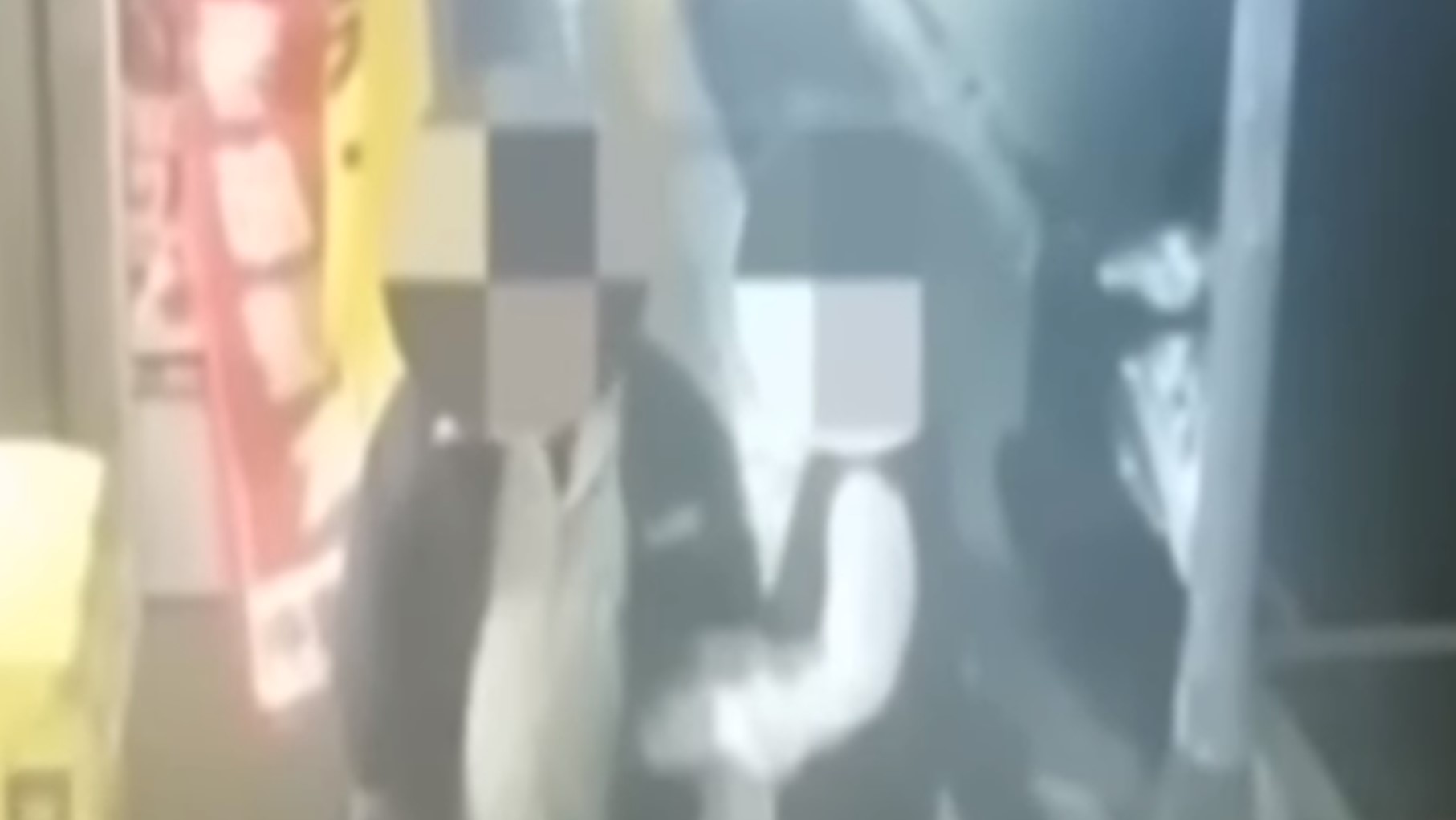 ▼陳姓保全主動攀談，但對方不想理會。（圖／東森新聞）