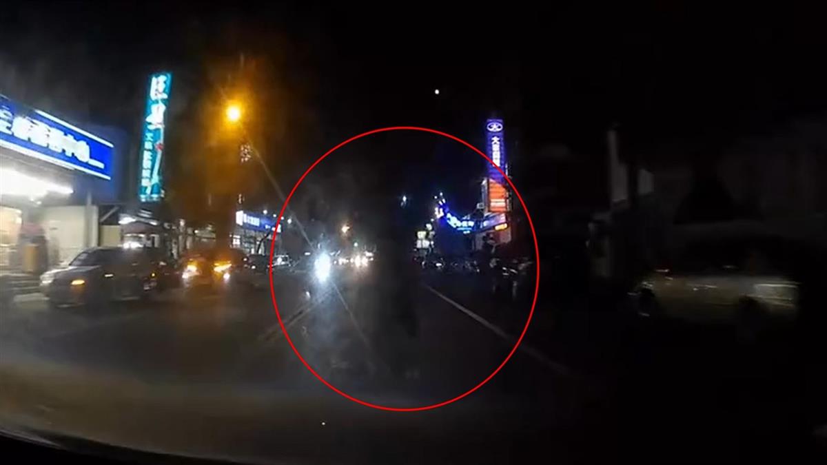 穿黑衣過馬路！婦人遭撞飛慘死 女駕駛驚：死定了