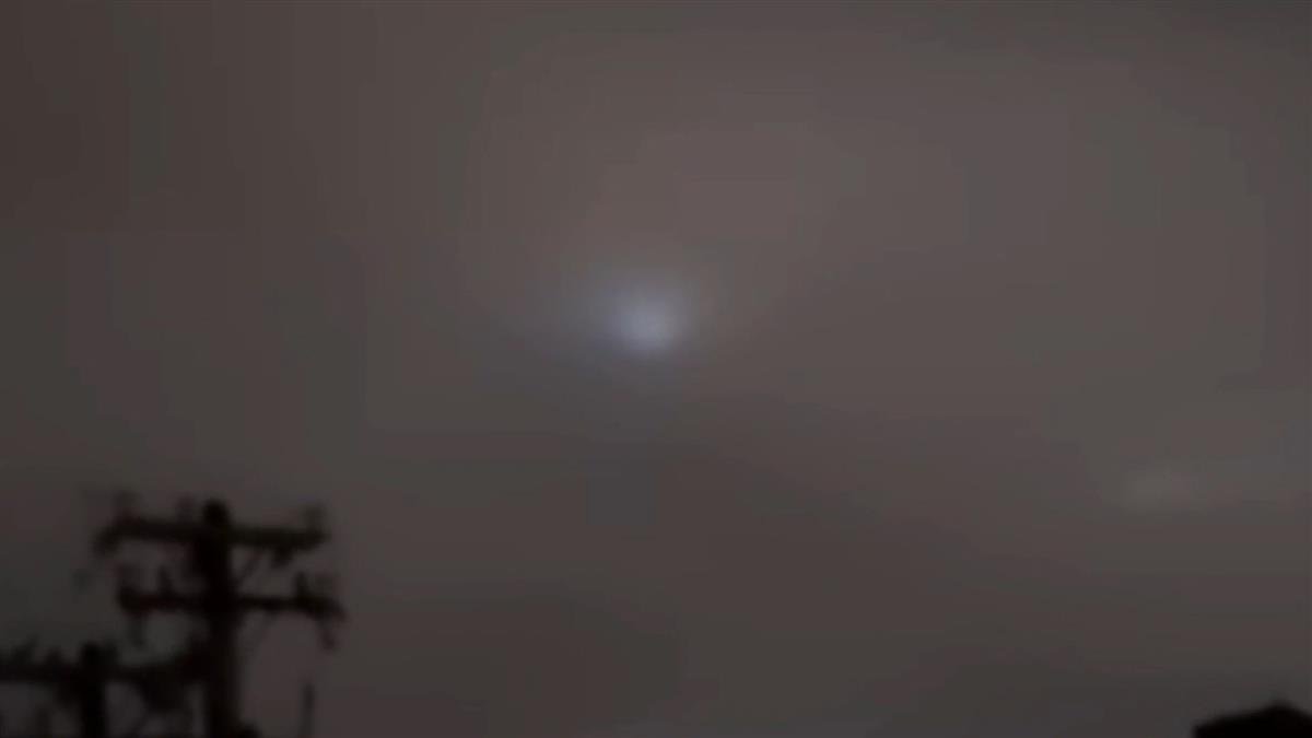 獨／夜空驚見光點飄移！雙北地區可見 民眾：飛碟嗎？