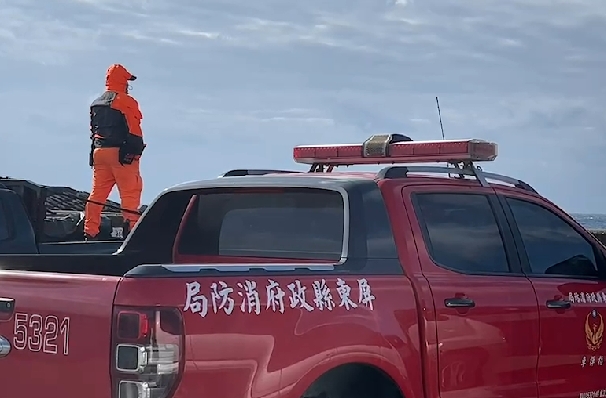 ▼搜救人員尋找失蹤的顧姓男子。（圖／東森新聞）