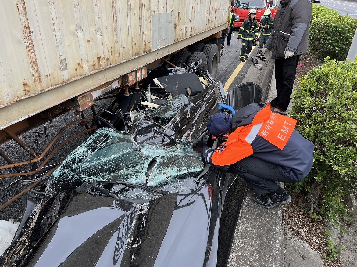 ▼國道3號發生4車連撞車禍。（圖／東森新聞）