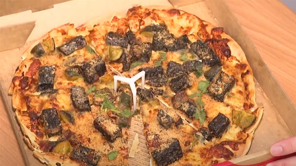 尺寸變大？連鎖業者小披薩改名「中披薩」引熱議