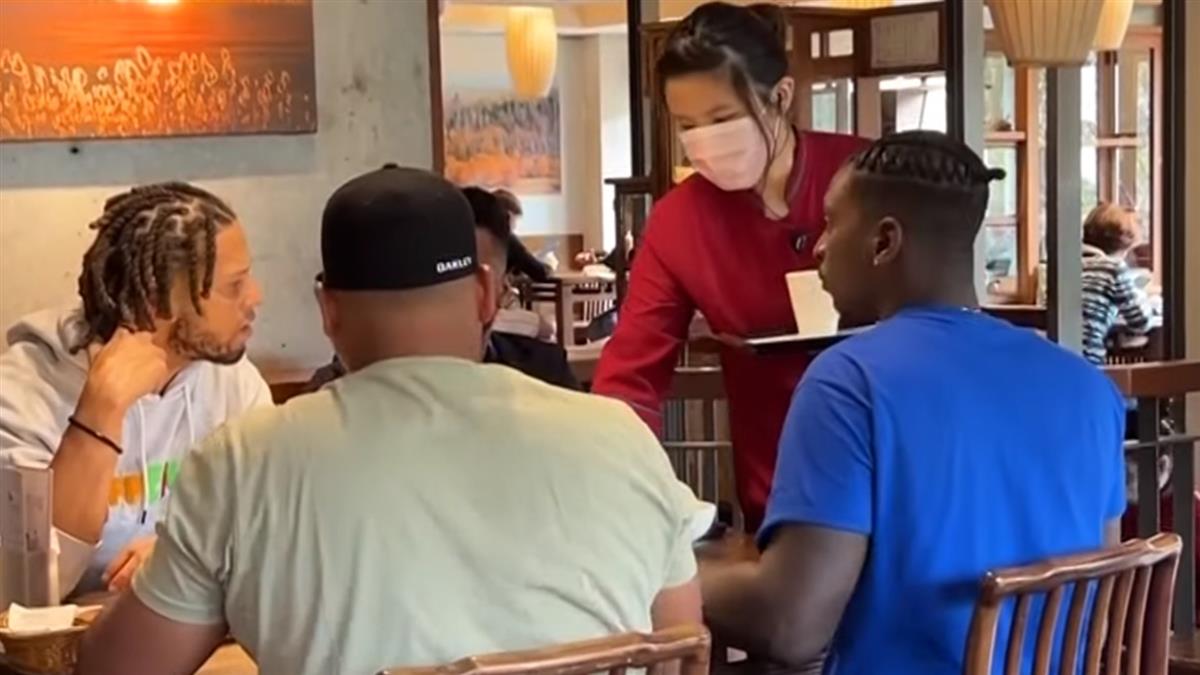 獨家／荷蘭、義大利、巴拿馬隊抵台 首站先喝珍奶