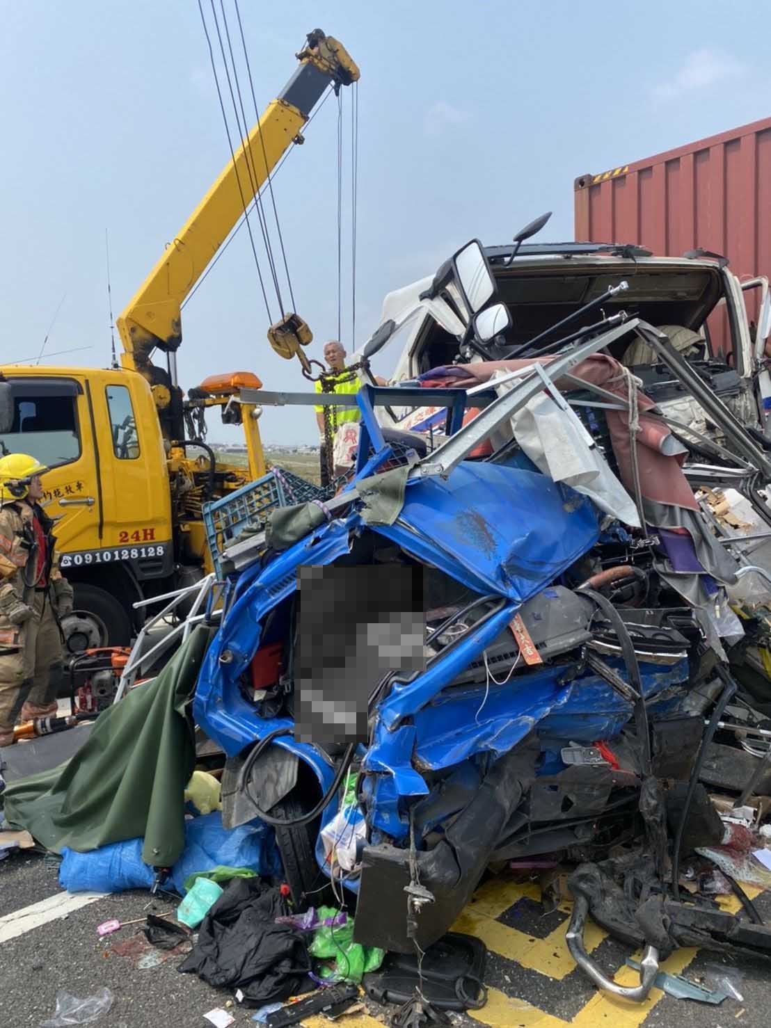 ▼車禍現場滿目瘡痍。（圖／翻攝畫面）