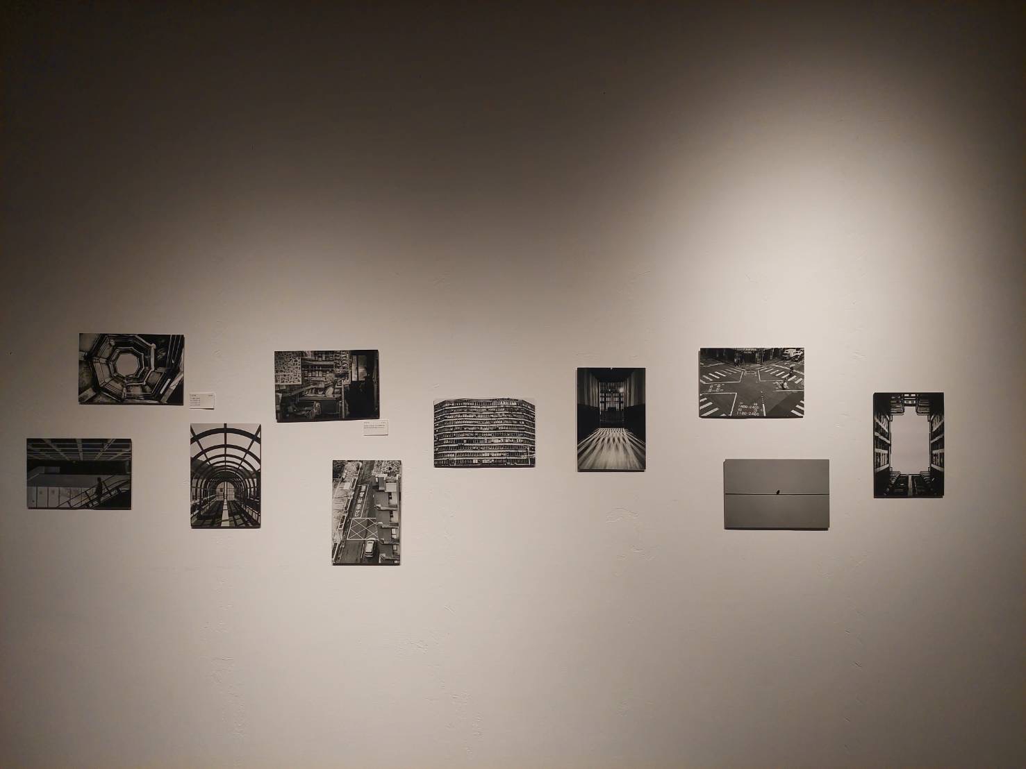 建中攝影社社長曾得恩說，因為色彩是相片中的重要元素之一，不同的色彩帶來不同感覺