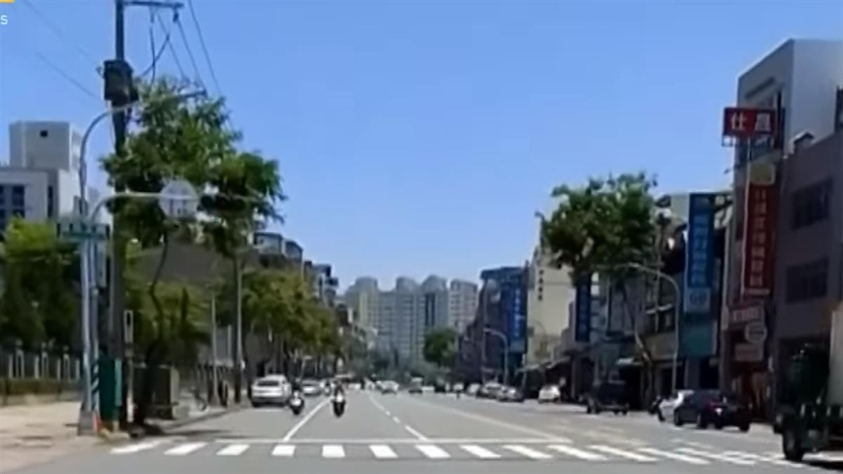 PO影片控「三寶騎士不禮讓」 邊過馬路邊拍攝反遭圍剿