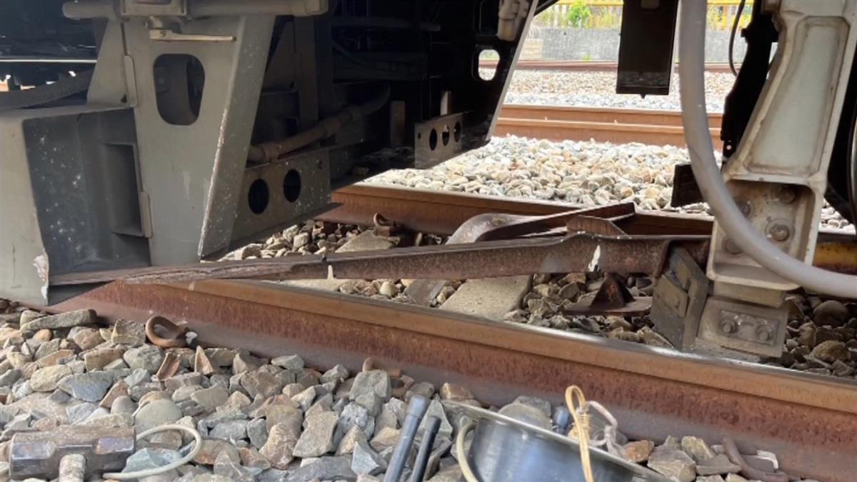 台鐵出包！施工鐵件留鐵軌 害列車撞上延誤14班