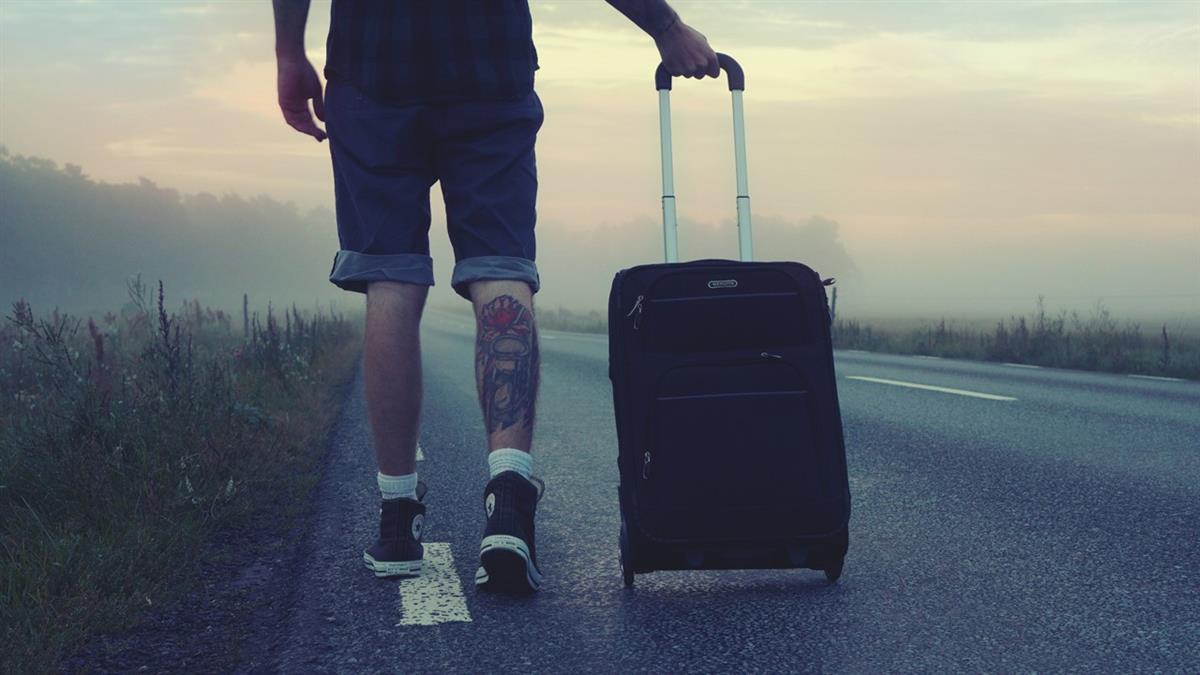 年輕人月薪3萬為何能「常出國」？辛酸原因曝光