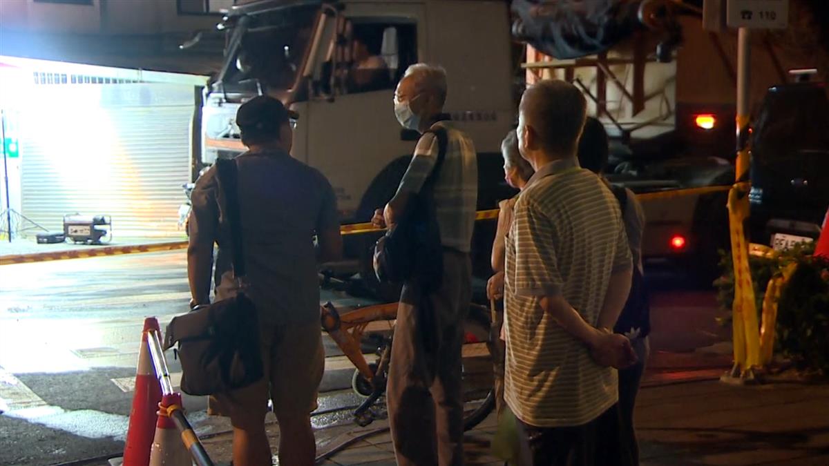 大直民宅傾斜／大直民宅下陷入夜續搶修 民眾圍觀拍照