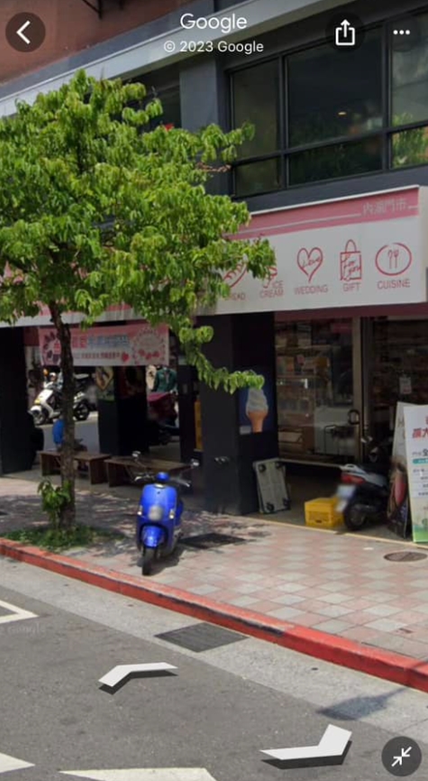 ▼高嘉瑜指出，先前路面是平的。（圖／翻攝自高嘉瑜臉書）