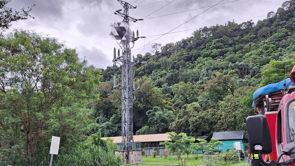 嘉義電塔工人驚傳遭電擊...掛8樓高電塔昏迷 緊急搶救中