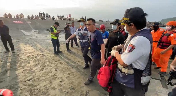 ▼西子灣驚傳溺水事故。（圖／東森新聞）