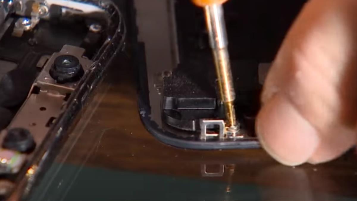 獨家／「2年修3次！」整新機「秀逗」買保固 官方竟不給修