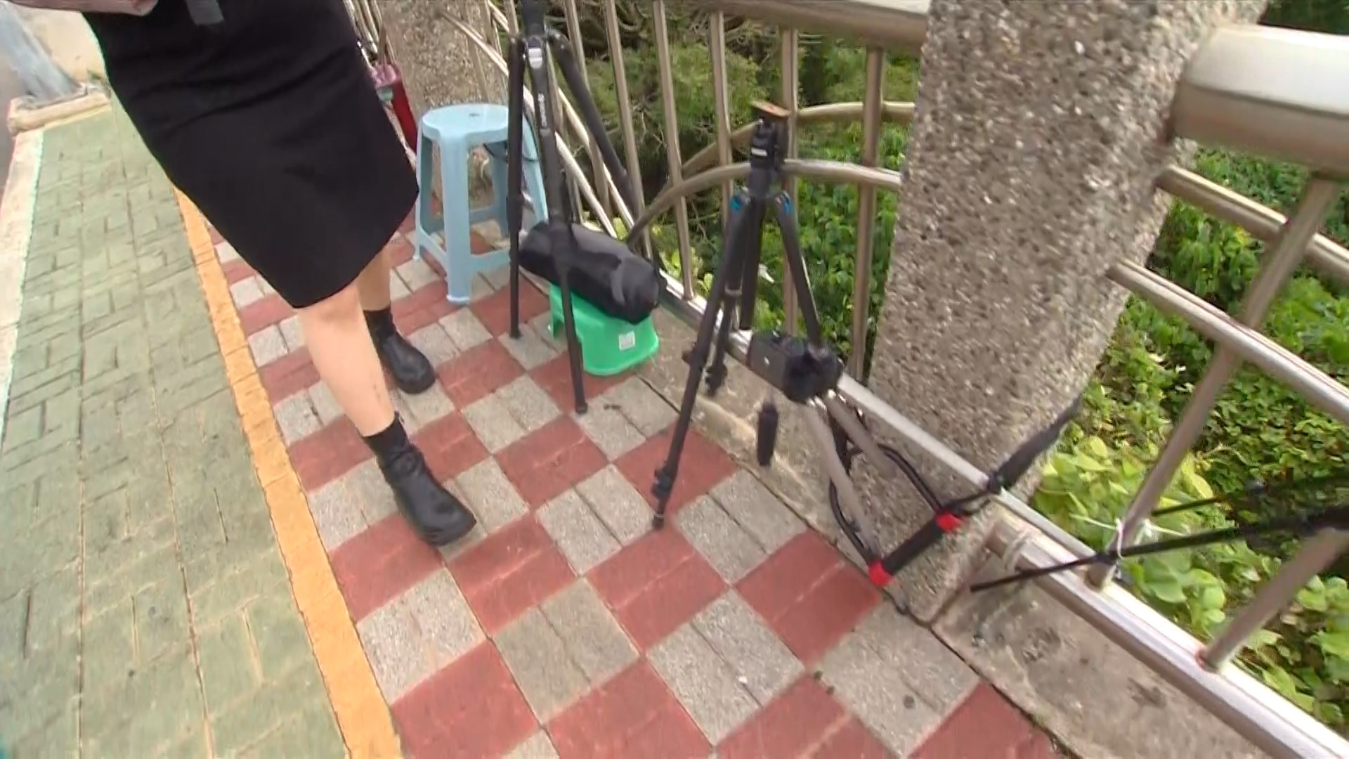 ▼有攝影玩家尋找景點來卡位。（圖／東森新聞）