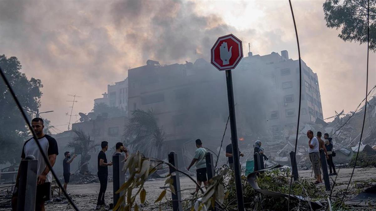 以巴衝突／當街火併！駕駛乘客目擊以巴邊境槍戰 全嚇壞趴下