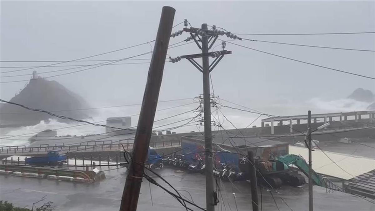 小犬颱風肆虐逾51萬戶停電 台電搶修5天已全數復電